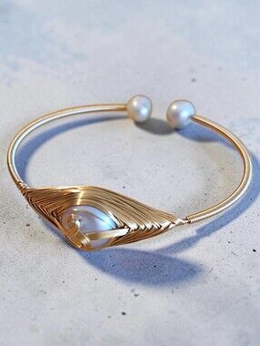 Sassified Boutuque Nwt Natural  Water Gold Pearl Accent Cuff Bracelet - Boutique